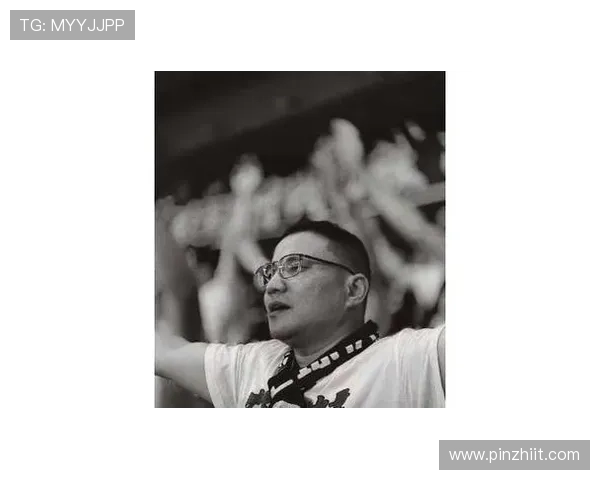 武汉三镇忠实球迷余建平先生离世俱乐部深感痛惜并表示沉痛哀悼 武汉三镇忠实球迷余建平先生离世俱乐部深感痛惜并表示沉痛哀悼